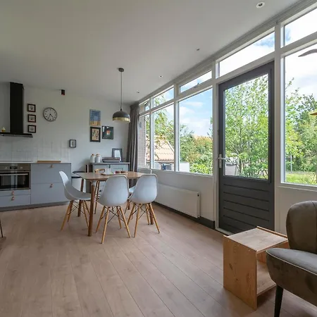 度假居 Modern With Garden *