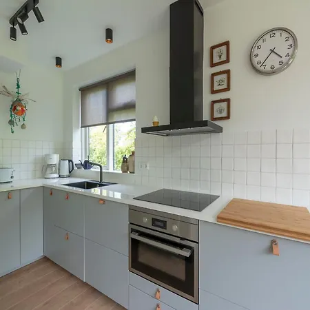 בית נופש Trendy With Garden *
